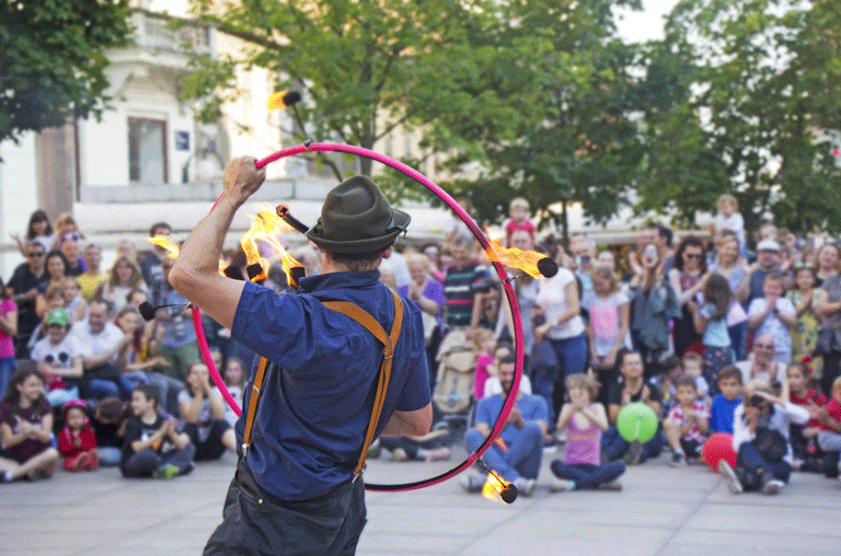 Vom 20. bis 22. Juni 2025 verwandelt das Buskers Straßenkunstfestival Braunschweig die Innenstadt in eine riesige Freiluftbühne.